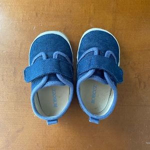 Robeez baby boy shoes. Size 12-18 months.
